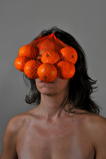 emanuela franchini photography, Oranges, self portrait with food on face
